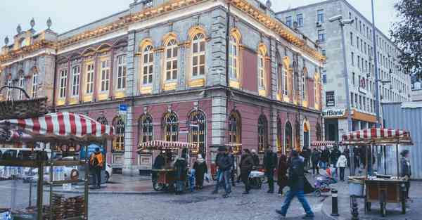 现在人工智能家庭机器人，现在人工智能家庭机器人有哪些